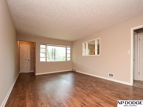 2nd image of 5614-16 Lake St