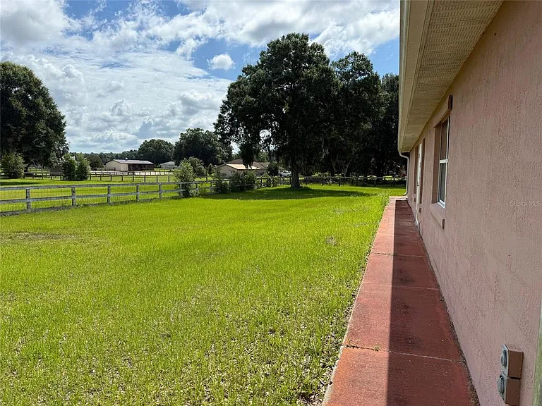 14235 SW 16th Ave — Photo 4