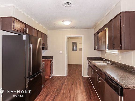 4th image of 2419 Southdale Dr