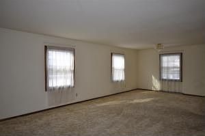 2nd image of 904 Mulberry Dr E