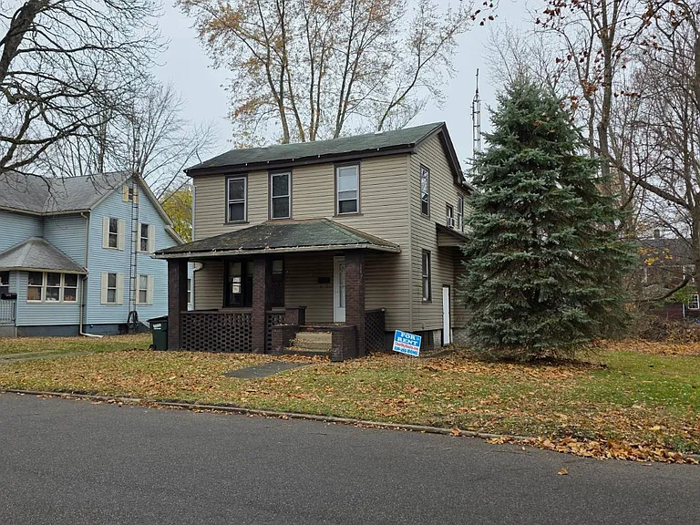 915 S Freedom Ave — Photo 2