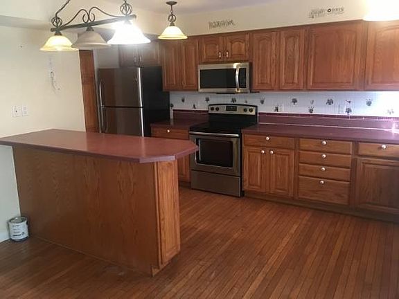 3rd image of 14650 Earlham Ct
