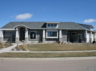 2404 S Durango Cir, Sioux Falls, SD 57110