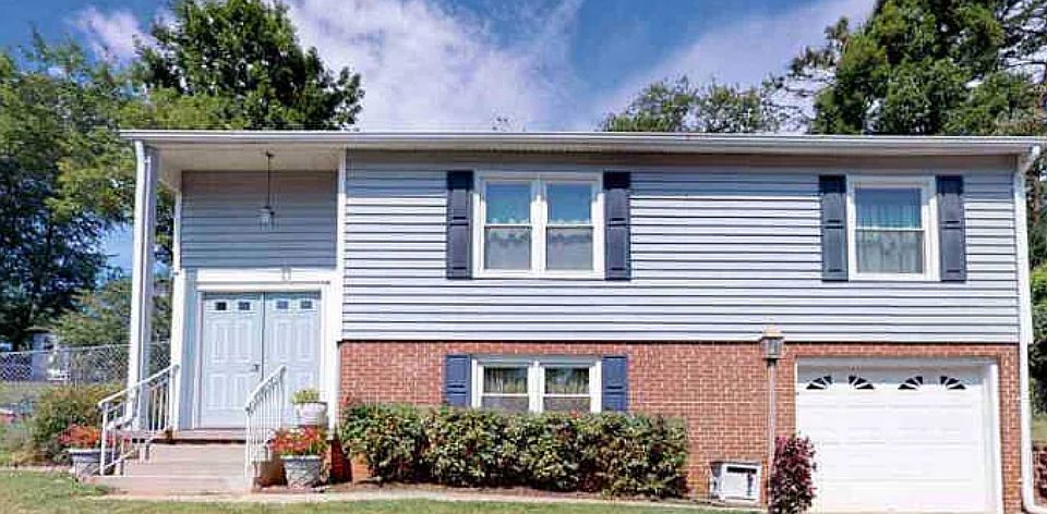 1st image of 112 Camelot Dr
