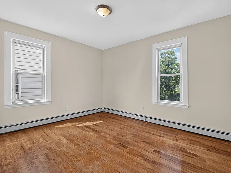 21 Robert Pl #2R — Photo 20