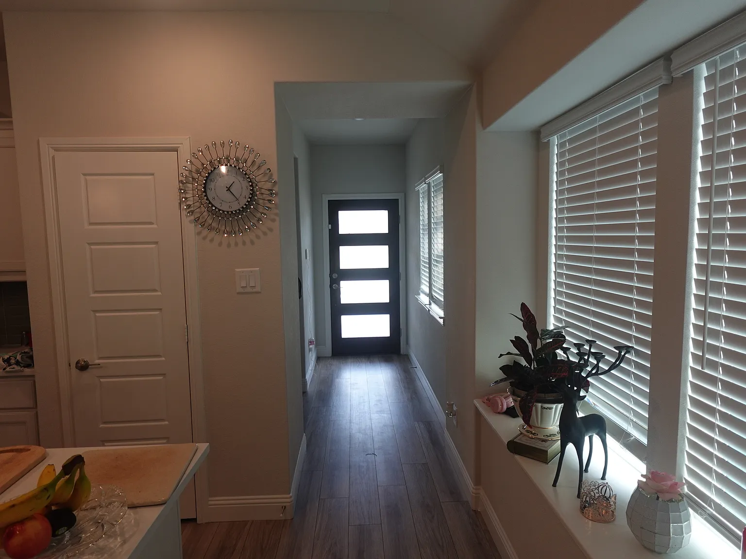 3 bed, 1381 sqft, $2,400 — Photo 2