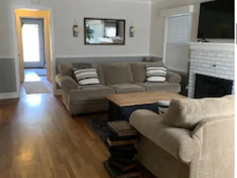 140 S Placer Ave — Photo 10
