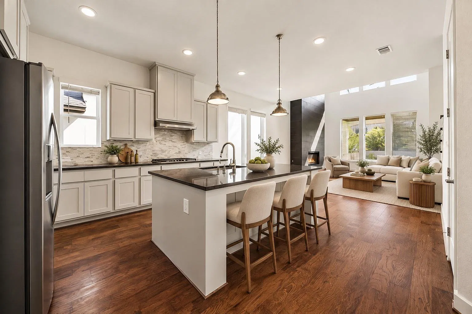 4 bed, 4.0 bath, 3412 sqft, $4,999 — Photo 4