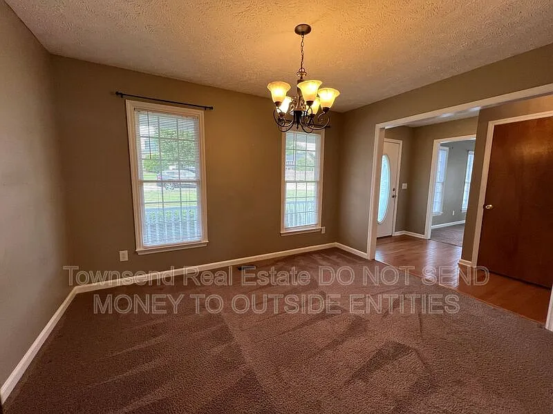 3 bed, 2.5 bath, 1650 sqft, $1,645 — Photo 3