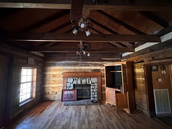 2233 Clementsville Rd, Red Boiling Springs, TN 37150