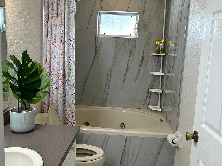 2141 Oak Ter — Photo 38