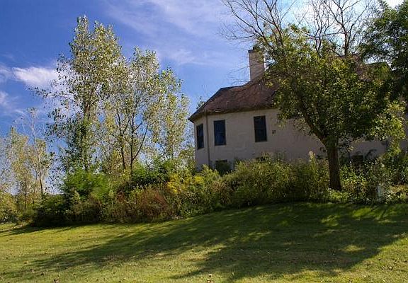 5th image of 350 Edgington Dr