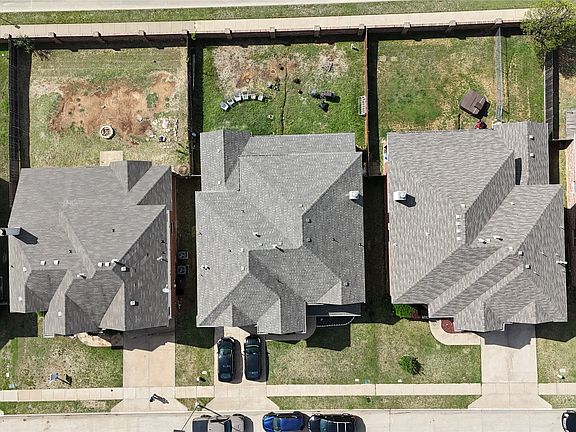 3rd image of 421 Roundrock Ln