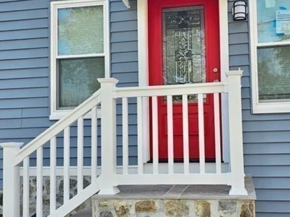 495 Chicago St, Fall River, MA 02721