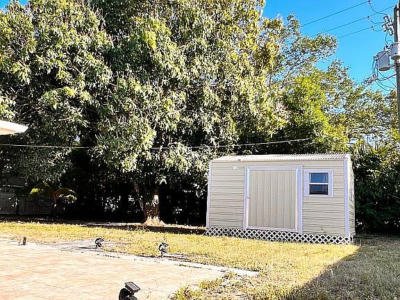 2nd image of 124 NE Lobster Rd