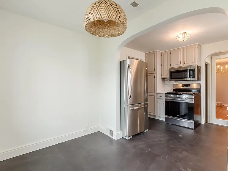 345 Colebourne Rd — Photo 12