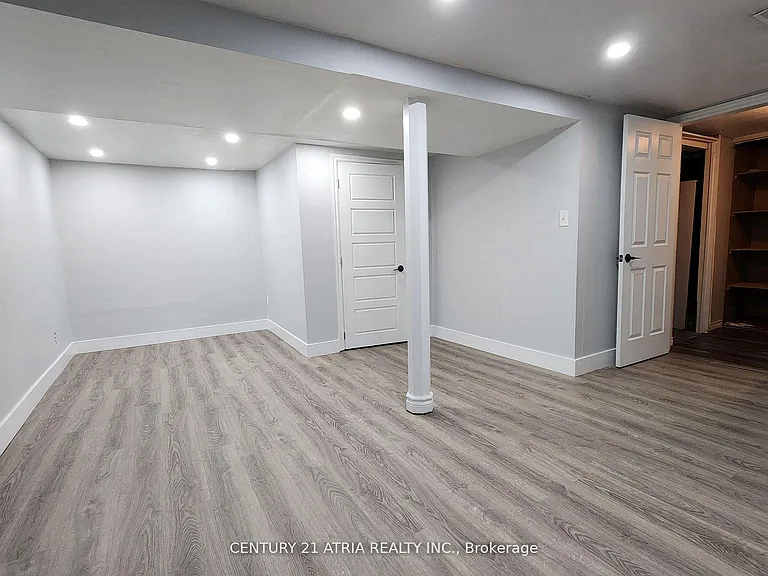 49 Lawrence Cres #BASEMENT — Photo 17