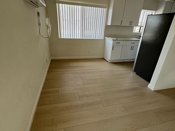 2nd image of 200 S Mariposa Ave