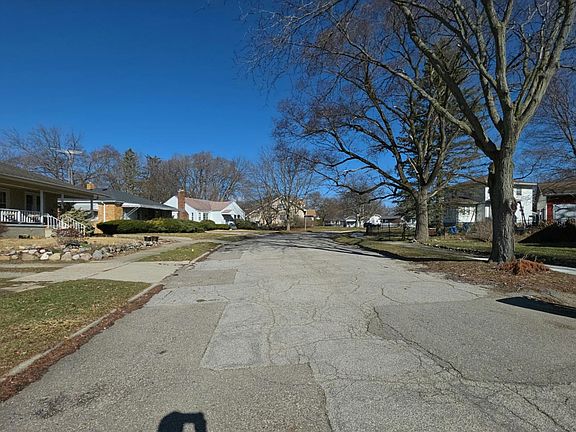 5th image of 701 Saint Clair Ave