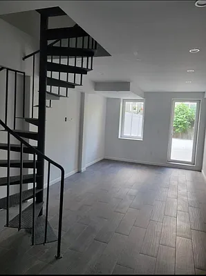 Rented by Halvatzis Realty | media 17