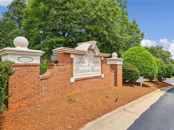 4004 Edgecomb Dr, Roswell, GA 30075