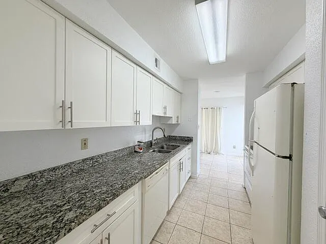 899 W Riverside Dr #611 — Photo 6