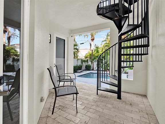 4th image of 425 N Ocean Blvd #3