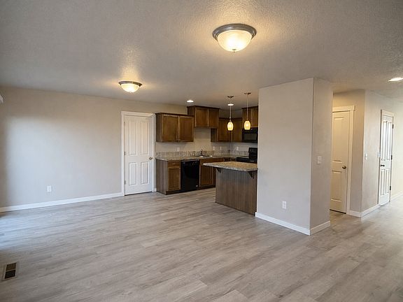 3rd image of 5917 NE 71st Ct