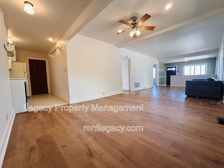 653 Alhambra St — Photo 16