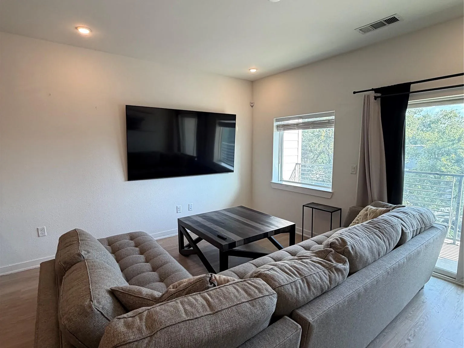2 bed, 2.0 bath, 1001 sqft, $2,800 — Photo 4