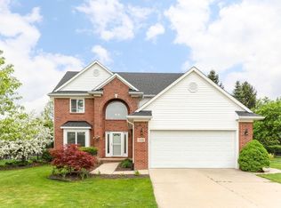 1608 Oak Squire Ln, Howell, MI 48855