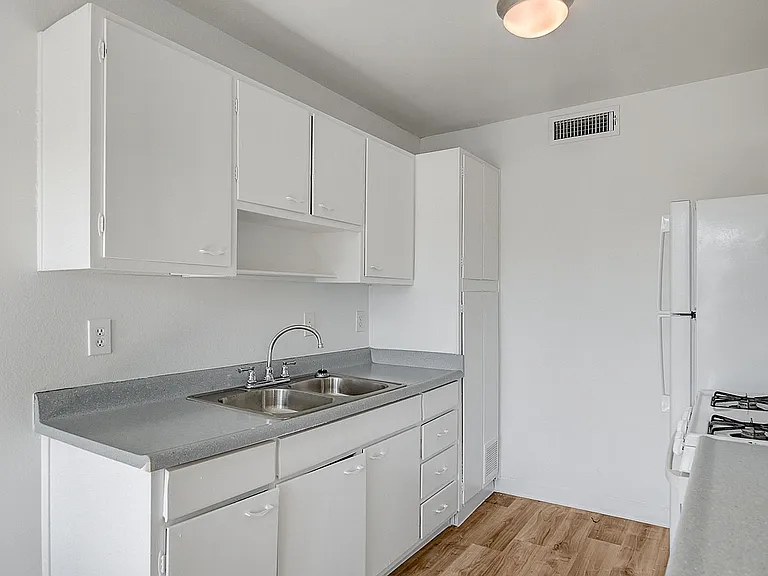 4805_Heidi St_unit 15-10