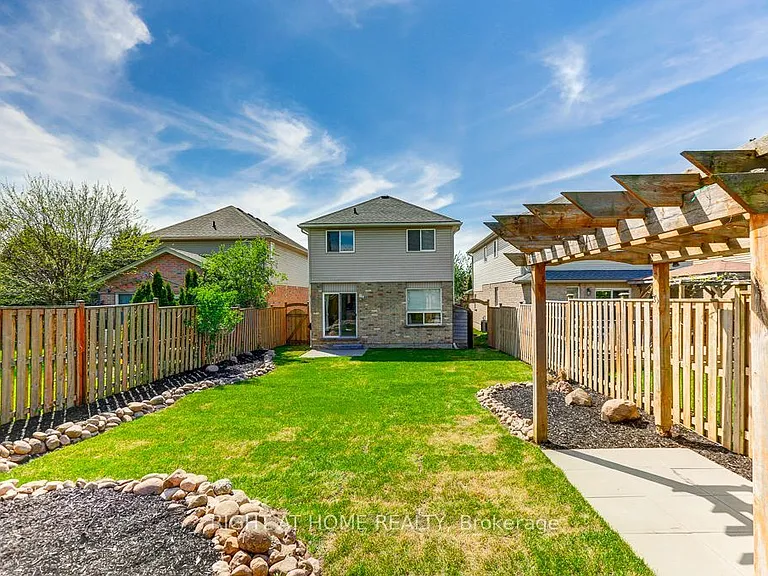 402 Lausanne Cres — Photo 36