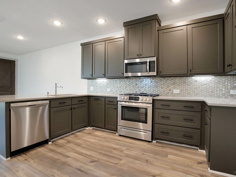 2nd image of 421 Parkside Dr