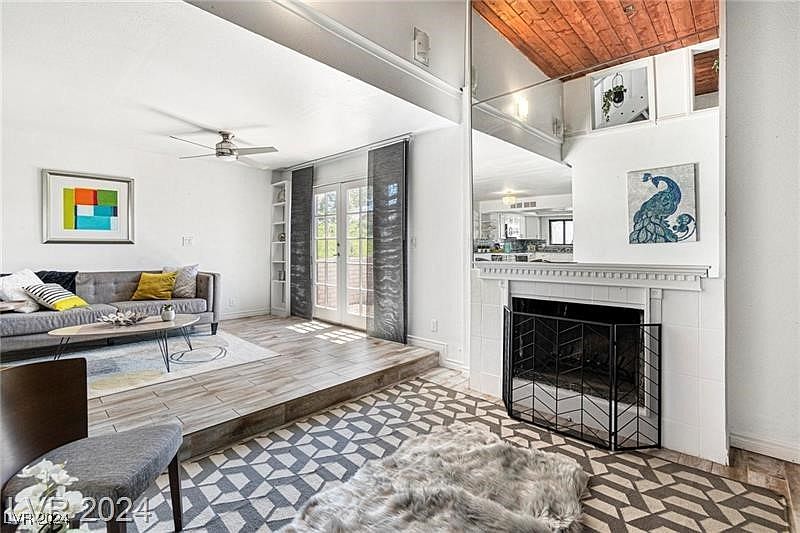 1st image of 2863 Calle Del Oro