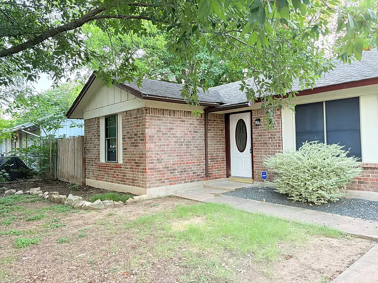 1626 Chippeway Ln — Photo 2