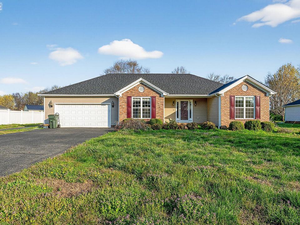 1st image of 302 Victoria Ct