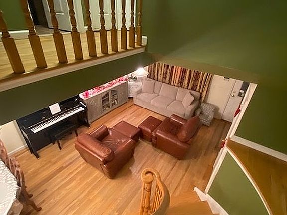 5th image of 87 Lorraine Ave