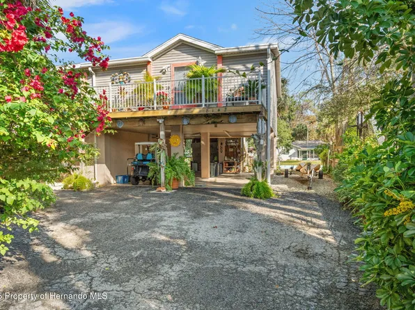 8142 River Point Dr, Weeki Wachee, FL 34607