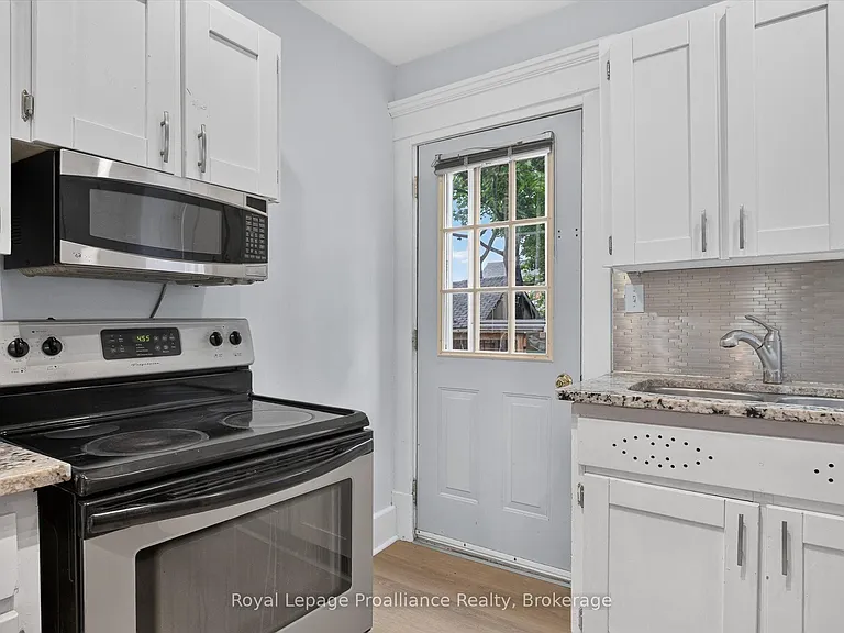 367 Edinburgh St — Photo 8