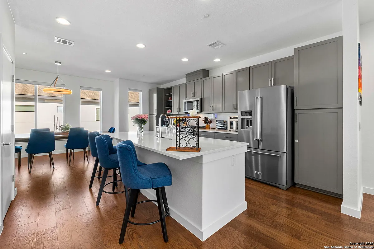 Building Photo - 102 Tendick #602