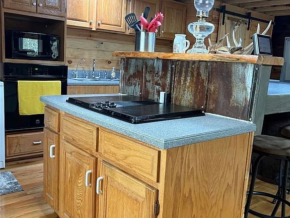 4th image of 842 Windy Ridge Rd