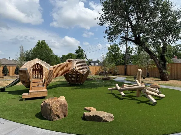 1801 Westminster Pl, Nichols Hills, OK 73120