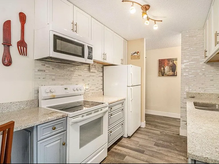 4001 Heritage Hills Dr #404 — Photo 11