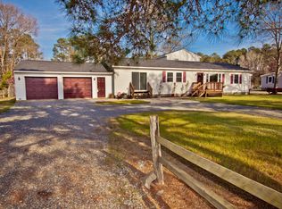 37 Celey Thomas Ln, Port Haywood, VA 23138