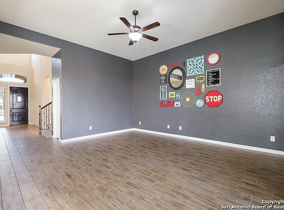 4th image of 1070 Cedar Glen Dr