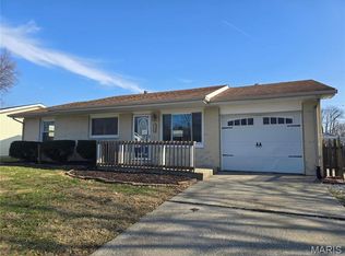 7705 Redbird Ln, Godfrey, IL 62035