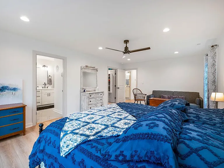 526 Essex St — Photo 7