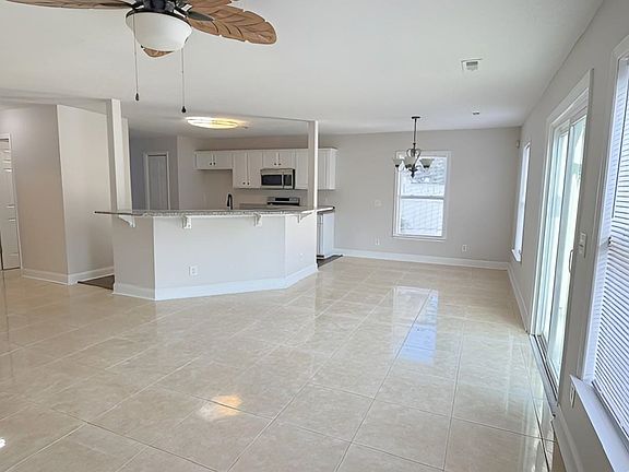 4th image of 139 Weeping Willow Dr.