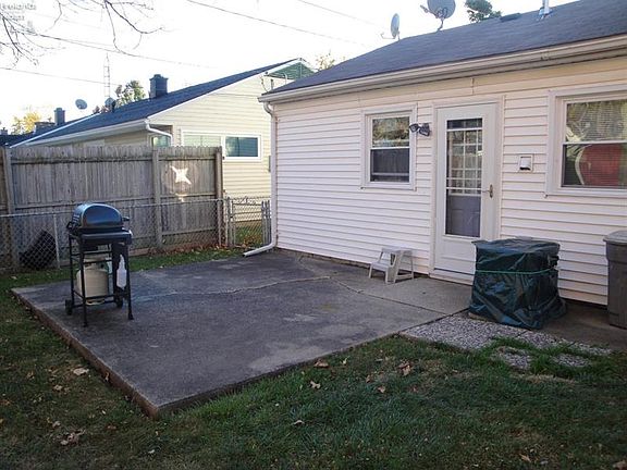4th image of 409 Saint Joseph St